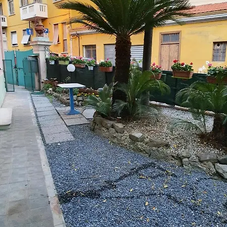 Апартаменты Arcobaleno Rondo Garibaldi Санремо