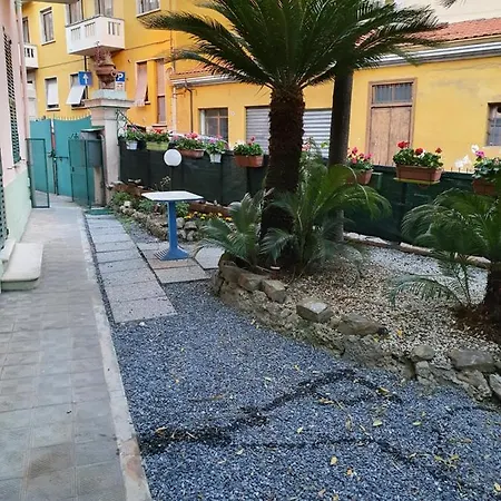 Arcobaleno Rondo Garibaldi Апартаменты *